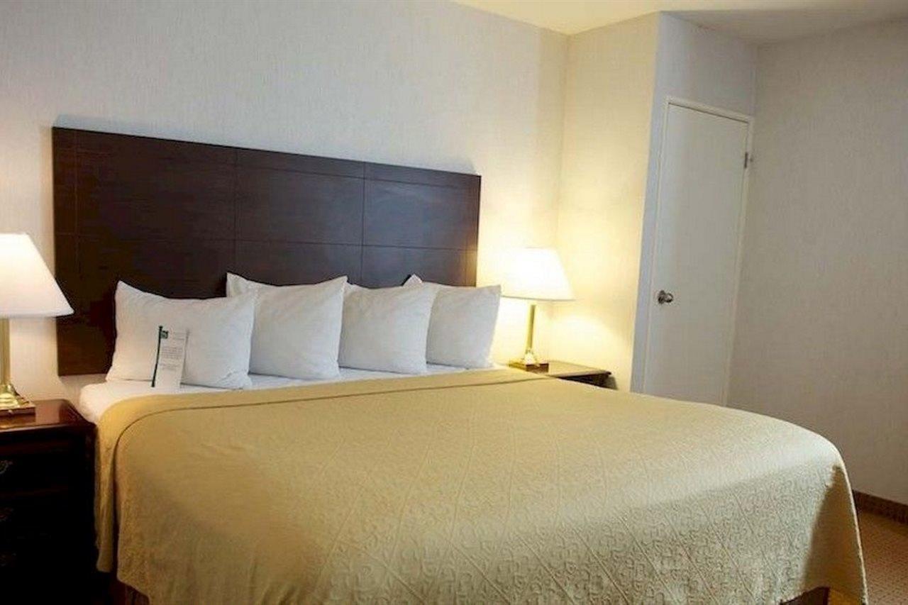 Holiday Inn Express & Suites Toronto Airport West By Ihg Μισισάουγκα Εξωτερικό φωτογραφία