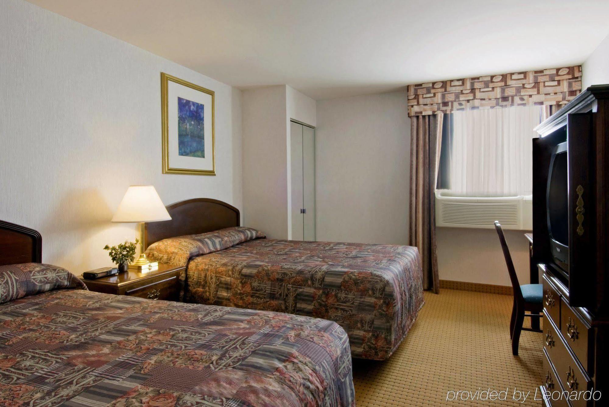 Holiday Inn Express & Suites Toronto Airport West By Ihg Μισισάουγκα Εξωτερικό φωτογραφία